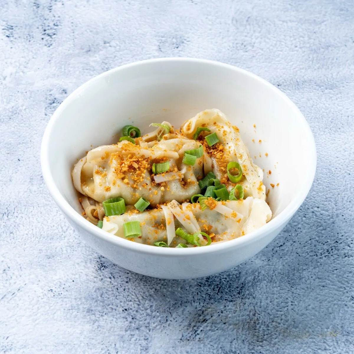 Steamed dumplings in soy sauce with crispy garlic